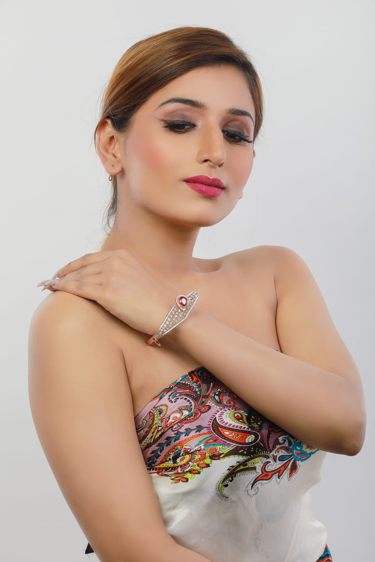Diamond bracelet -- Santosh Kumar Sarraf & Son